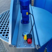 2537L heiz-/kühlbarer Edelstahlbehälter mit Doppelmant2537L heiz-/kühlbarer Edelstahlbehälter mit Doppelmantel und Balkenrührwerkel und Balkenrührwerk